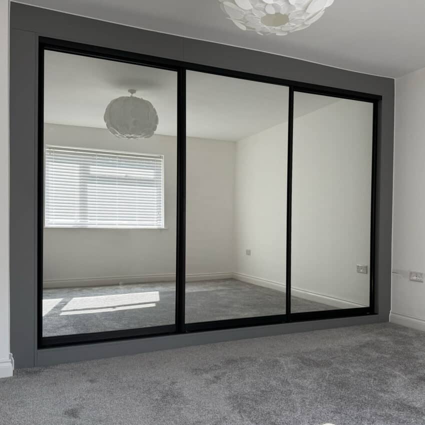Sliding fitted wardrobes with full height mirrors